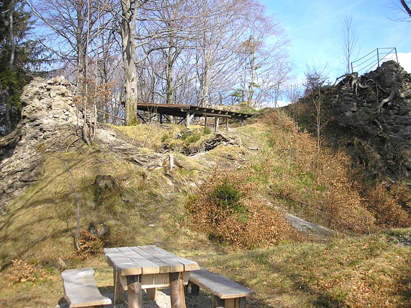 files/tl_filesOPO/Beitraege/Burg_Hugofels.jpg